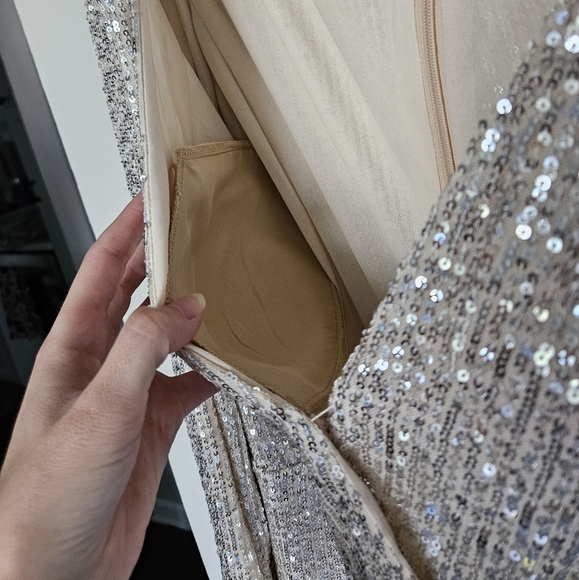 Ieena for Mac Duggal Silver Sequin High Slit Ruffle Formal Gown NWOT Size 10 - Picture 5 of 16